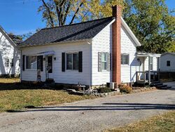 Pre-foreclosure in  N Pine St Wenona, IL 61377