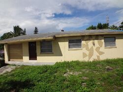 Pre-foreclosure in  Overlook Rd Lake Worth, FL 33462