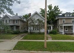 Pre-foreclosure in  4th Ave Se Cedar Rapids, IA 52403