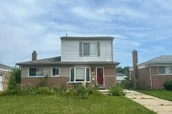 Pre-foreclosure in  Dugan St Roseville, MI 48066