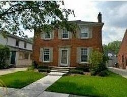 Pre-foreclosure in  Madison St Grosse Pointe, MI 48236