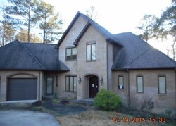 Pre-foreclosure in  BAYHILL RD Birmingham, AL 35244