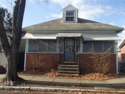 Pre-foreclosure in  7TH AVE Watervliet, NY 12189