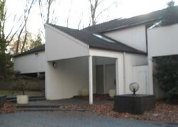 Pre-foreclosure in  SKYVIEW CT Syosset, NY 11791