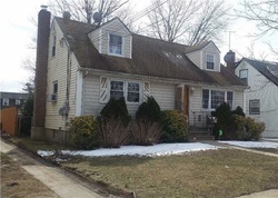 Short-sale in  E COLUMBIA ST Hempstead, NY 11550