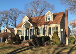 Short-sale in  N HAMILTON AVE Lindenhurst, NY 11757