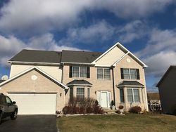 Short-sale Listing in HUNTERS RIDGE CT SCHAUMBURG, IL 60192