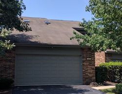 Short-sale in  COMMONS DR Palos Park, IL 60464