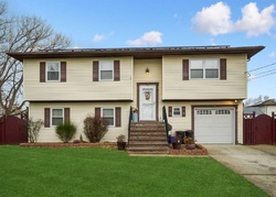 Short-sale in  BEDELL ST Lindenhurst, NY 11757