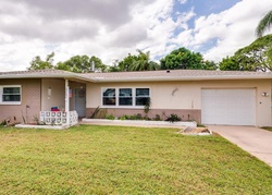 Short-sale in  SUNNYBROOK CT Cape Coral, FL 33904