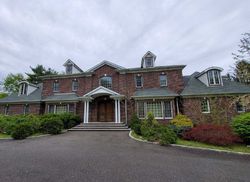 Sheriff-sale Listing in LAUREL LN SYOSSET, NY 11791