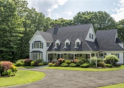 Short-sale in  KNOLLWOOD LN New Canaan, CT 06840