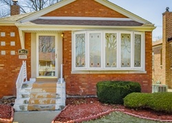 Short-sale in  W 82ND PL Chicago, IL 60652