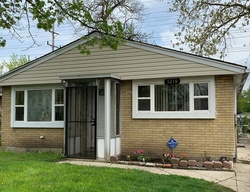 Short-sale in  NELSON AVE Robbins, IL 60472