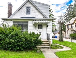 Short-sale Listing in HALF DAY RD HIGHLAND PARK, IL 60035