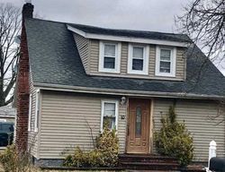 Short-sale Listing in HARBOUR RD MASSAPEQUA, NY 11758