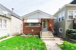 Short-sale in  CLINTON AVE Berwyn, IL 60402