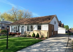 Short-sale in  W LINECREST DR Alsip, IL 60803