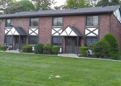  Newbrook Ln, Bay Shore NY