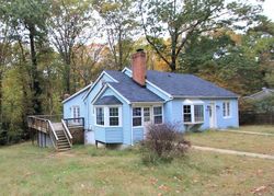 Short-sale in  WOODLAND DR Triangle, VA 22172