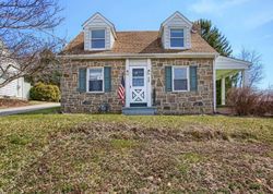 Short-sale in  WOODLAND VIEW DR York, PA 17406