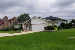 Short-sale Listing in MEADOW LN ORLAND PARK, IL 60462