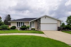 Short-sale in  MEADOW LN Orland Park, IL 60462