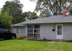 Short-sale Listing in BURRY CIRCLE DR CREST HILL, IL 60403