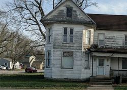 Short-sale in  E 1ST ST Beckemeyer, IL 62219