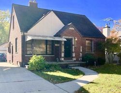 Short-sale in  ROSCOMMON ST Harper Woods, MI 48225