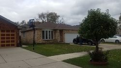 Short-sale Listing in W 90TH ST OAK LAWN, IL 60453