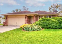 Short-sale in  CAMBRIDGE RD Woodridge, IL 60517