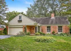 Short-sale in  PARK LN Lake Bluff, IL 60044