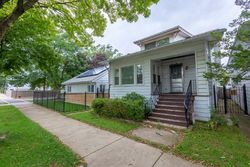Short-sale in  W WAVELAND AVE Chicago, IL 60641