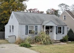 Short-sale in  E CLIFF RD Colonia, NJ 07067