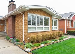 Short-sale in  S LEAVITT ST Chicago, IL 60643