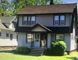 Short-sale Listing in BARRINGTON RD CLEVELAND, OH 44118