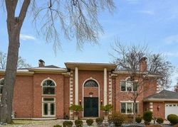 Short-sale Listing in N LONGMEADOW AVE LINCOLNWOOD, IL 60712