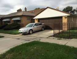 Short-sale in  S ARTESIAN AVE Chicago, IL 60652