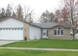 Short-sale Listing in CEDARWOOD DR STEGER, IL 60475