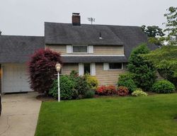 Short-sale in  CHIMNEY LN Levittown, NY 11756