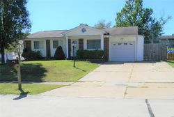 Short-sale Listing in BENTLEY MANOR DR FENTON, MO 63026