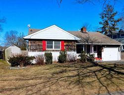 Short-sale in  BINGHAM PL Amityville, NY 11701