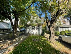 Short-sale in  VAN NOSTRAND AVE Great Neck, NY 11024