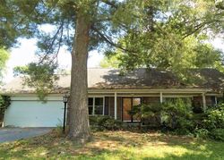 Short-sale Listing in FERNVIEW DR SAINT LOUIS, MO 63141