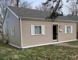 Short-sale in  S COLLEGE ST Springfield, IL 62704