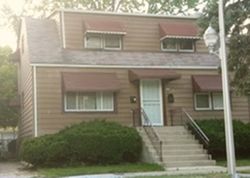 Short-sale in  S HOUSTON AVE Chicago, IL 60617