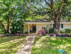 Short-sale Listing in VERSAILLES RD FORT WORTH, TX 76116