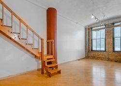 Short-sale Listing in S WELLS ST APT 208 CHICAGO, IL 60607