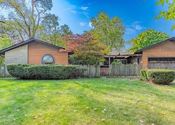 Short-sale in  REDWOOD AVE Elk Grove Village, IL 60007